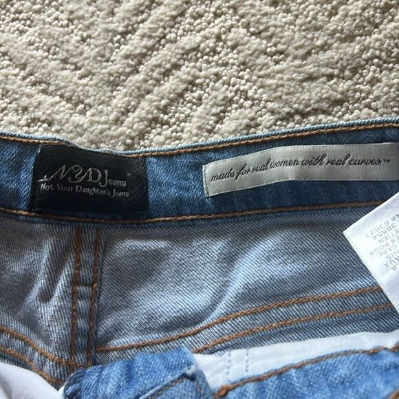 NYDJ Cropped Jeans with Button details on hem size 6 - Picture 4 of 10